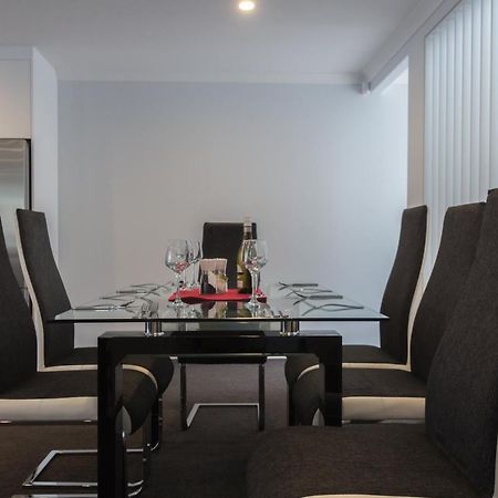 The York Apartments Hamilton Bagian luar foto