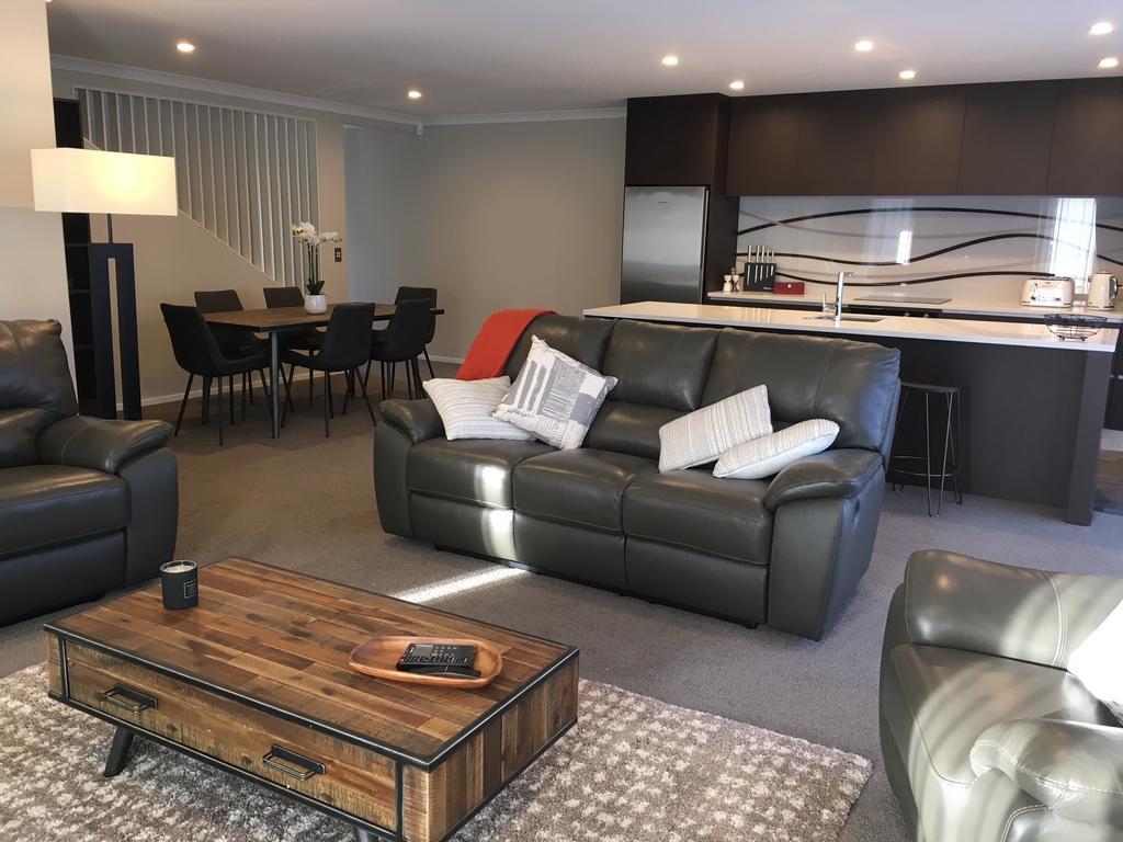 The York Apartments Hamilton Bagian luar foto