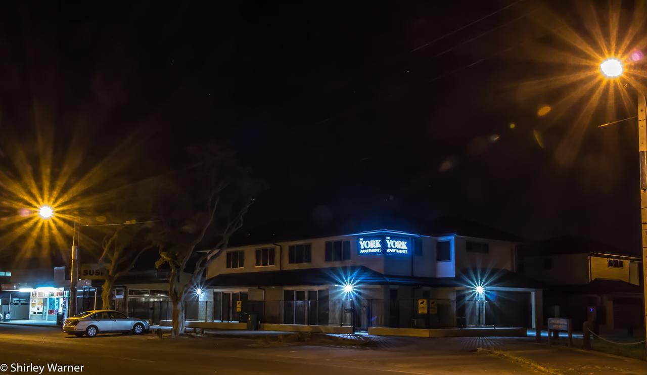 The York Apartments Hamilton Bagian luar foto