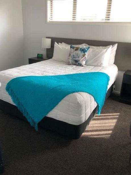 The York Apartments Hamilton Bagian luar foto