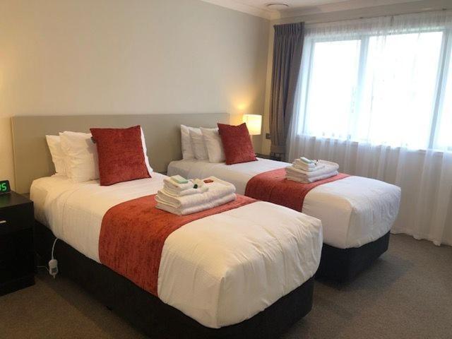 The York Apartments Hamilton Bagian luar foto