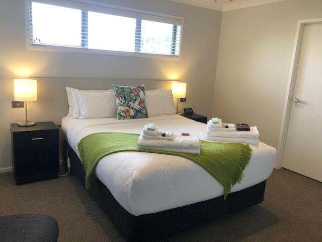 The York Apartments Hamilton Bagian luar foto